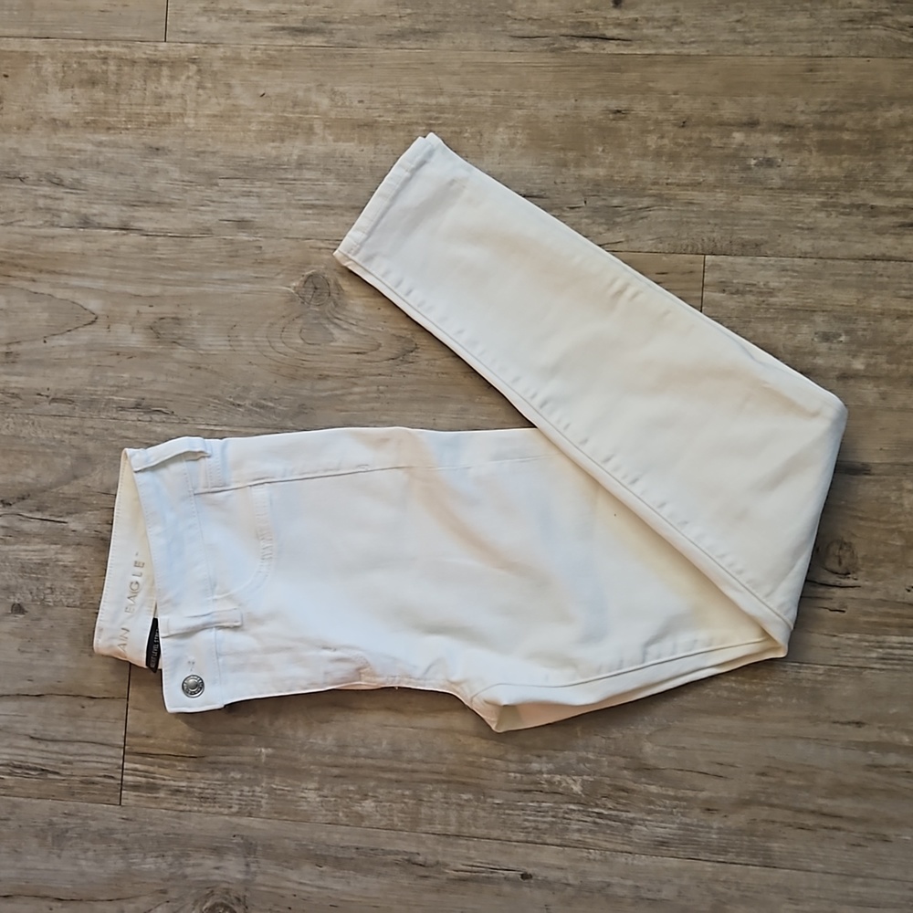 NWOT American Eagle White Jeans